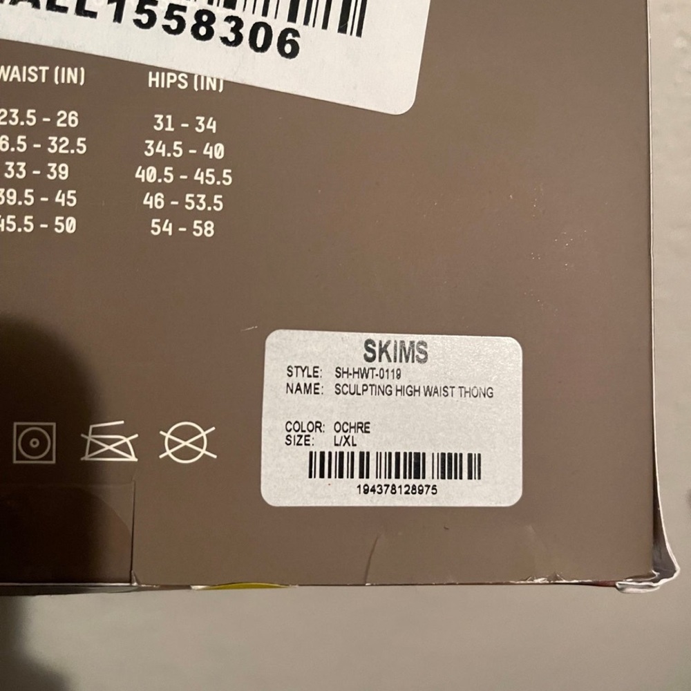 SKIMS - Picture 3 of 4